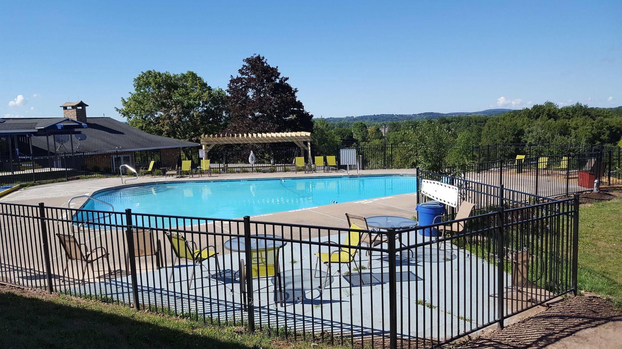 Finger Lakes Hotel Farmington Exterior photo