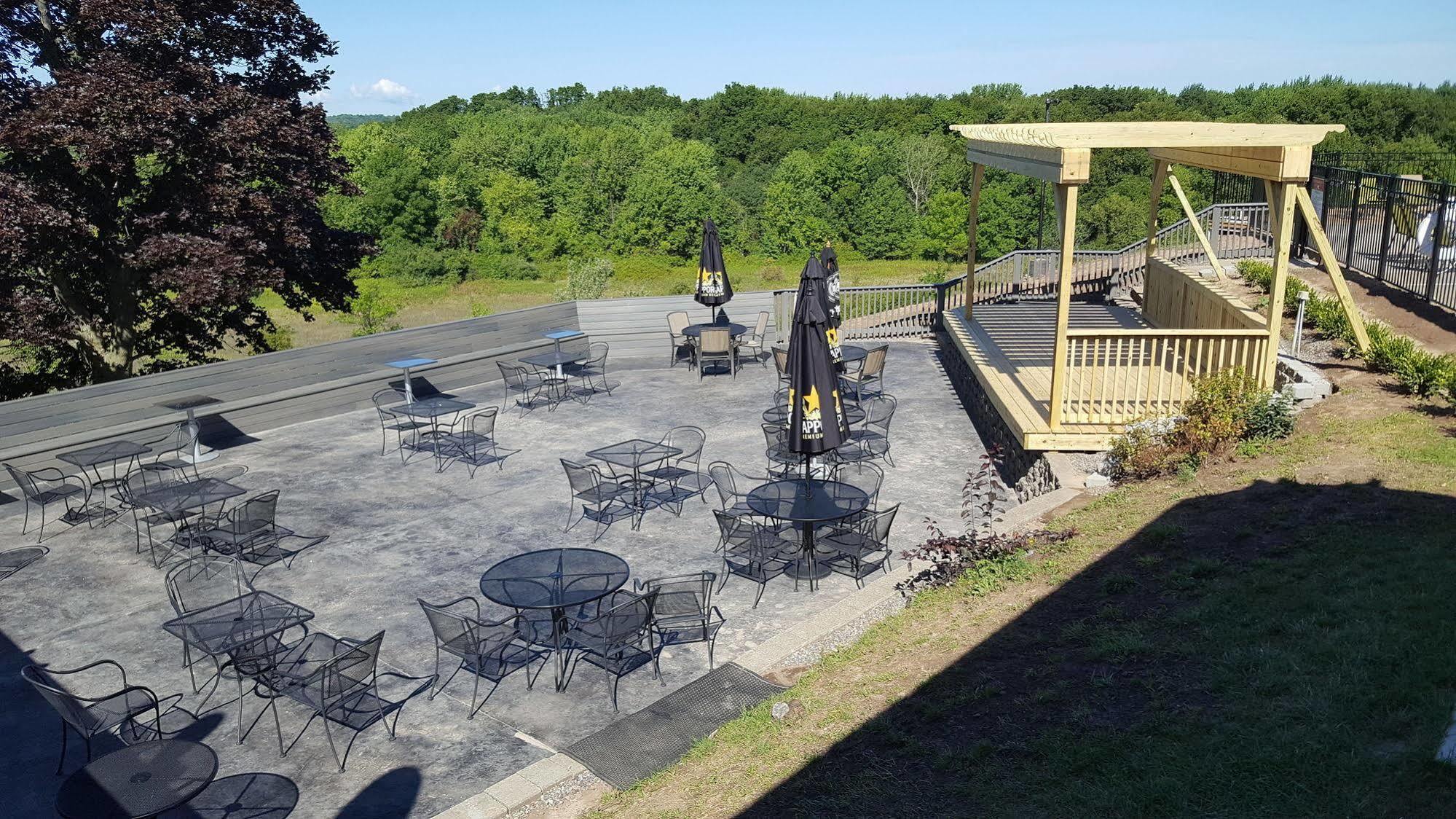 Finger Lakes Hotel Farmington Exterior photo